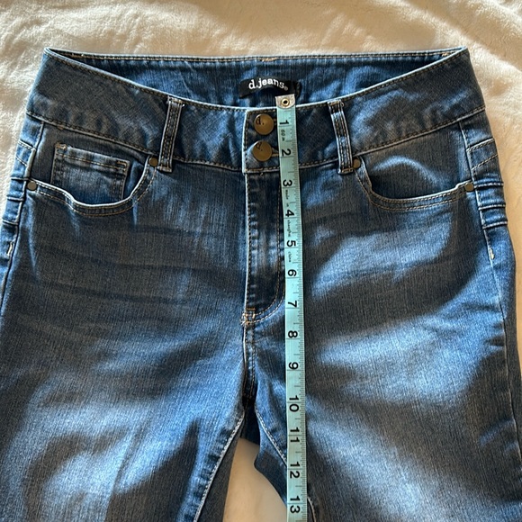 d. Jeans - Picture 11 of 11